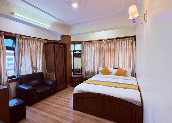 Divine Hotel *